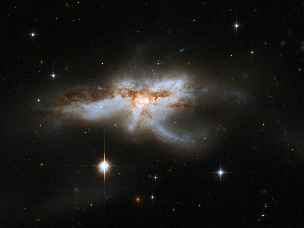 Merging galaxy NGC 6240 Merging galaxy NGC 6240